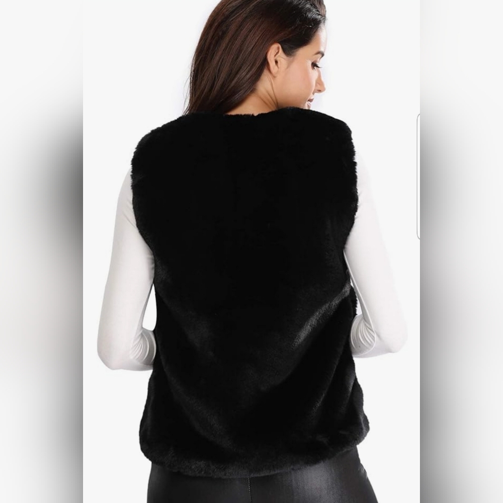 Caracilia Short Faux Fur Vest - Picture 3 of 14